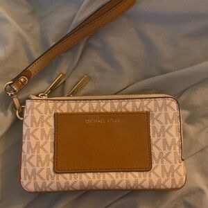 Michael kors wristlet